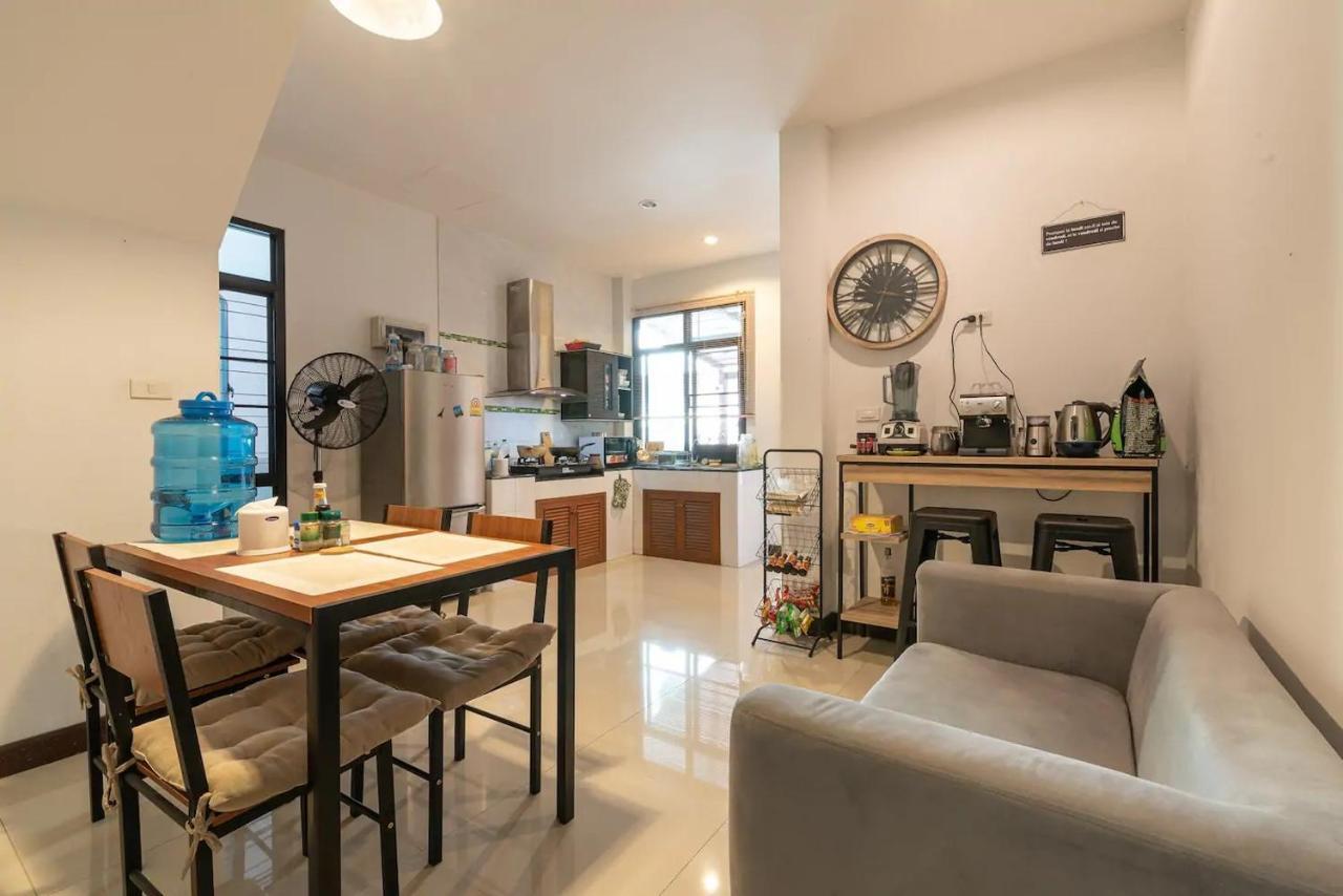 Loft Style Townhouse Near Old City Chiang Mai Buitenkant foto